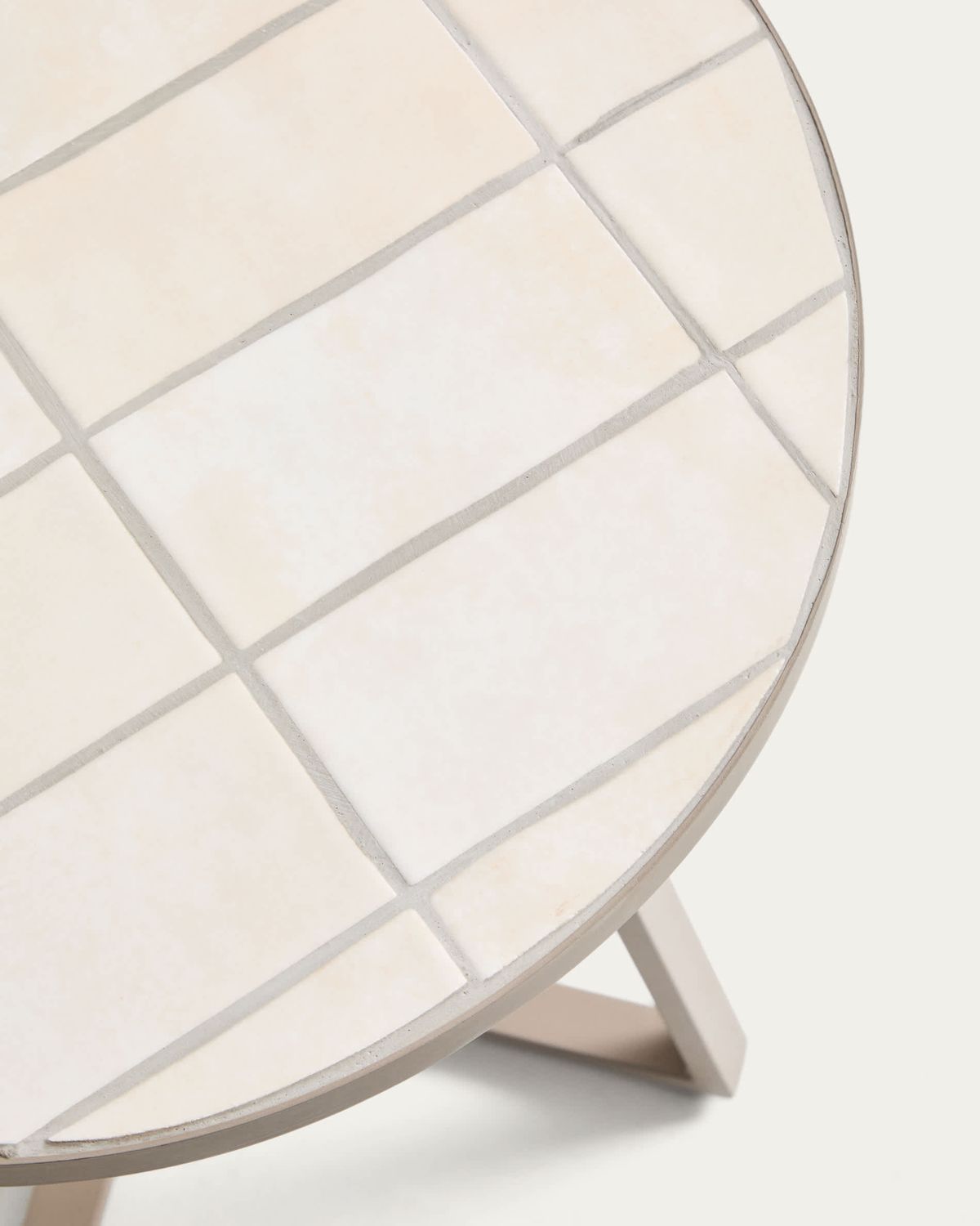 Mesa auxiliar redonda Tella de acero galvanizado y azulejos beige Ø45 cm