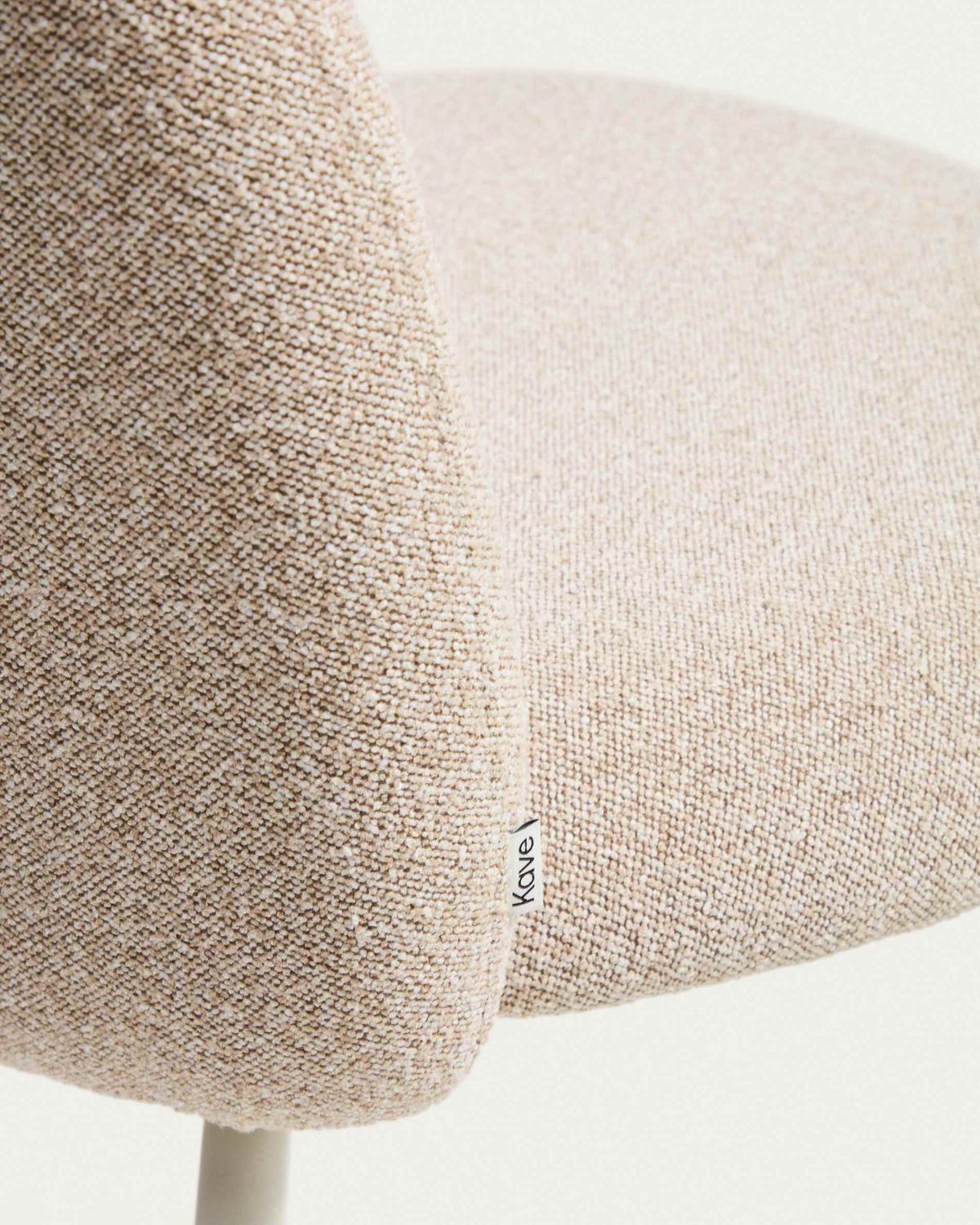 Silla Arino de chenilla beige y patas de metal beige FSC 100%