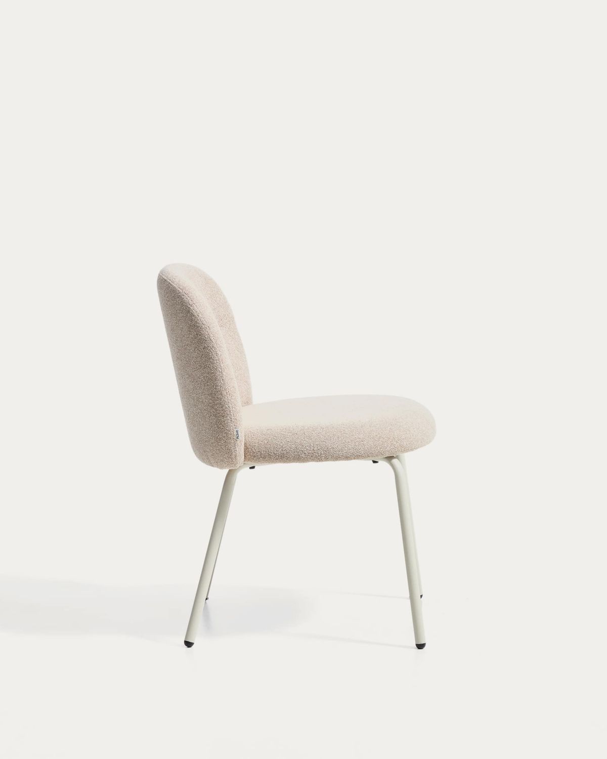 Silla Arino de chenilla beige y patas de metal beige FSC 100%