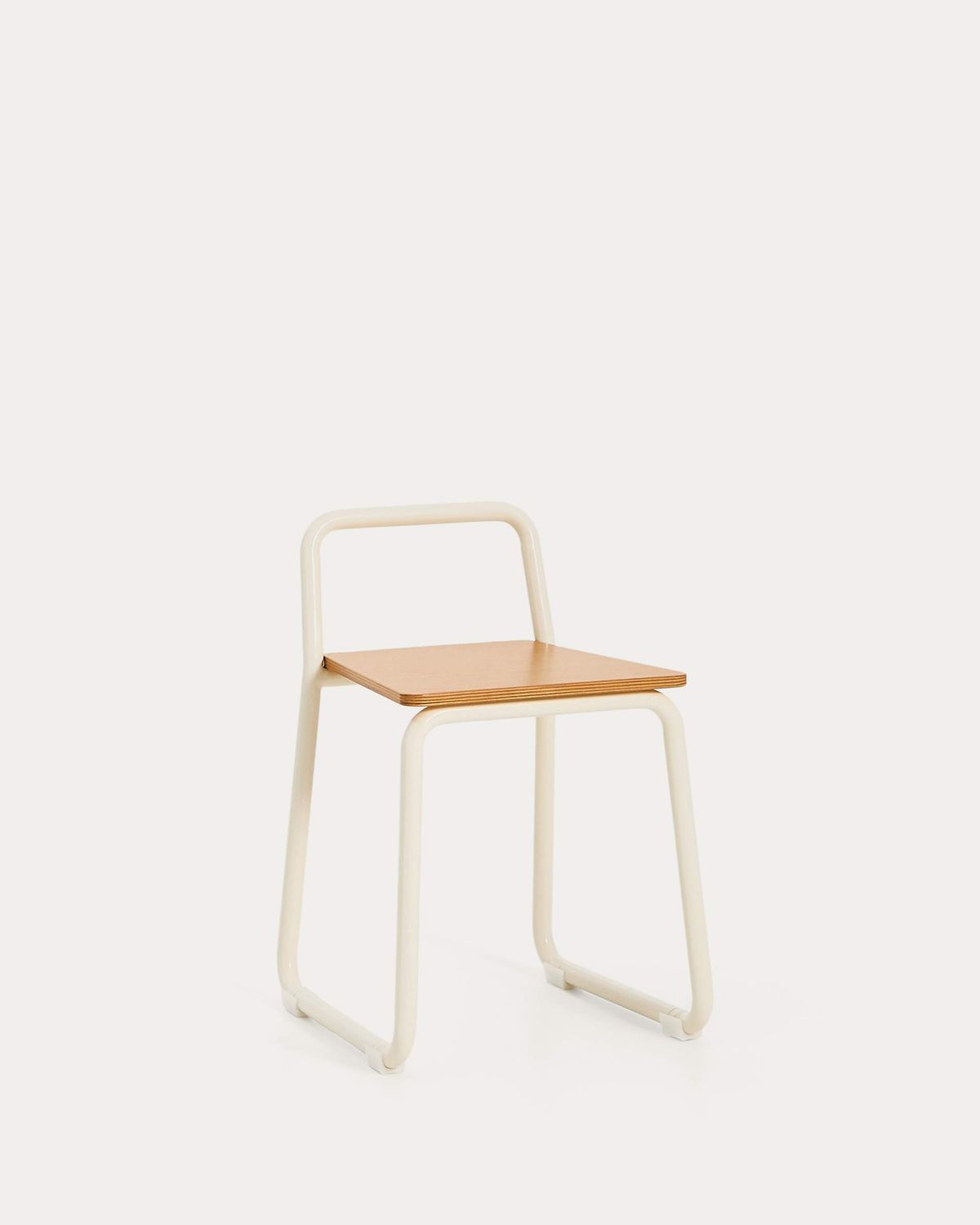 Silla Tinn de chapa de fresno y estructura de metal beige