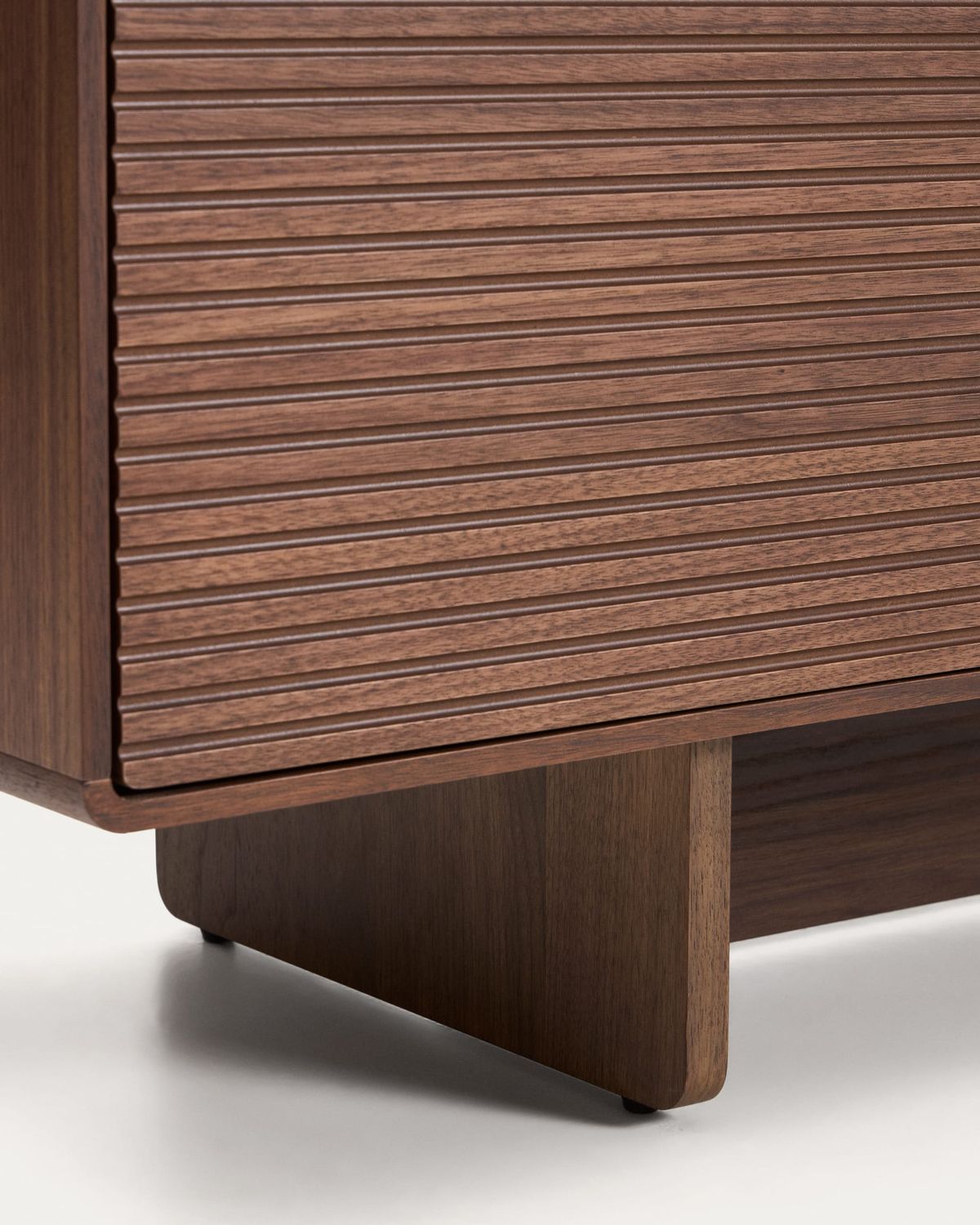 Mueble TV Norlen 4 puertas de chapa de nogal FSC Mix Credit 200 x 46 cm