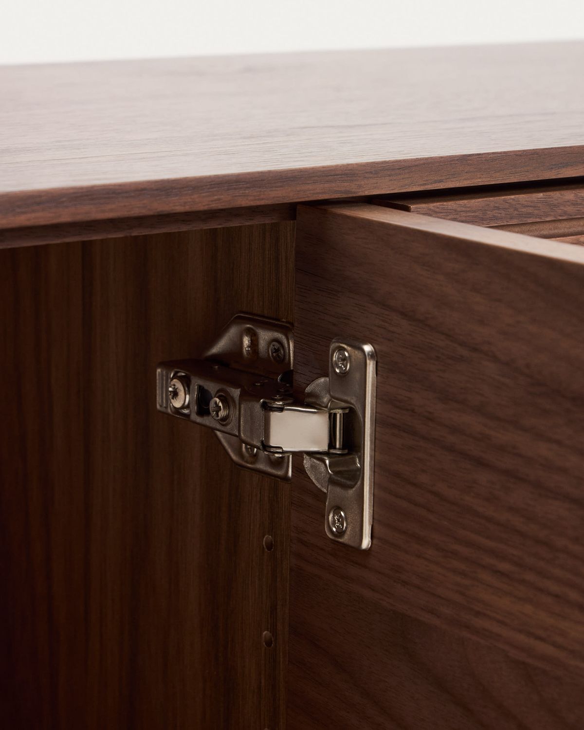 Mueble TV Norlen 4 puertas de chapa de nogal FSC Mix Credit 200 x 46 cm