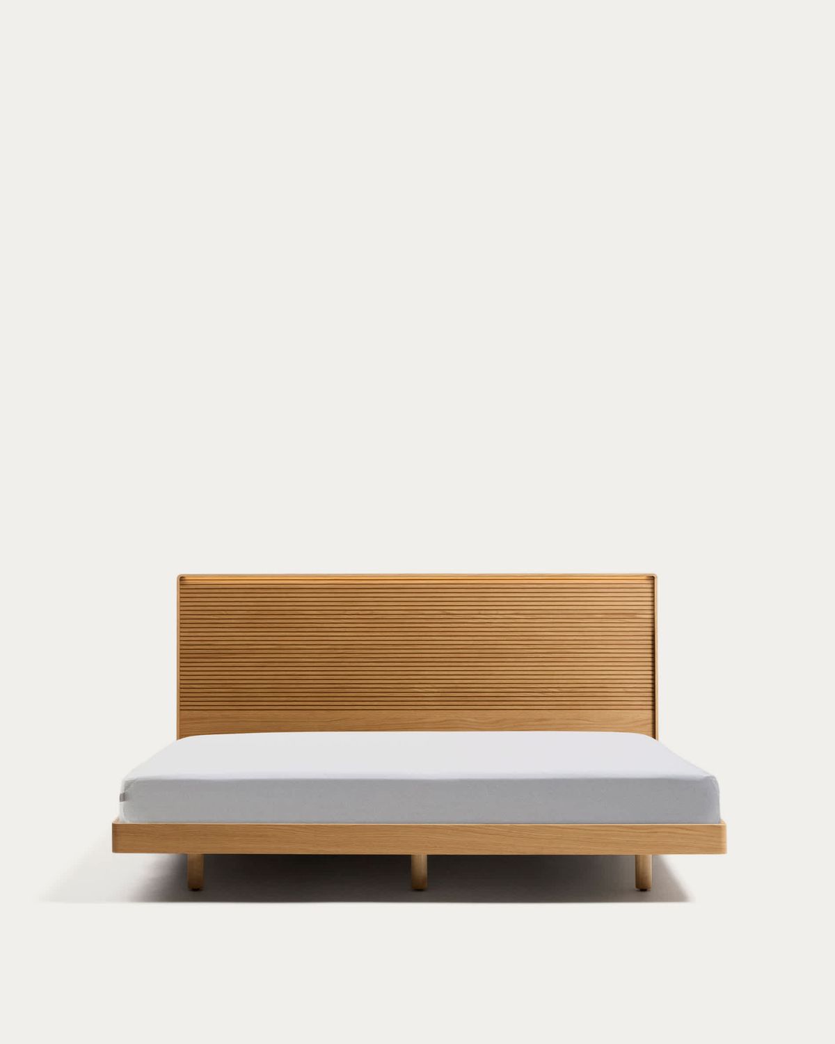 Cama Norlen de chapa de roble con acabado en tono natural y luz LED para colchón de 160 x 200 cm FSC Mix Credit