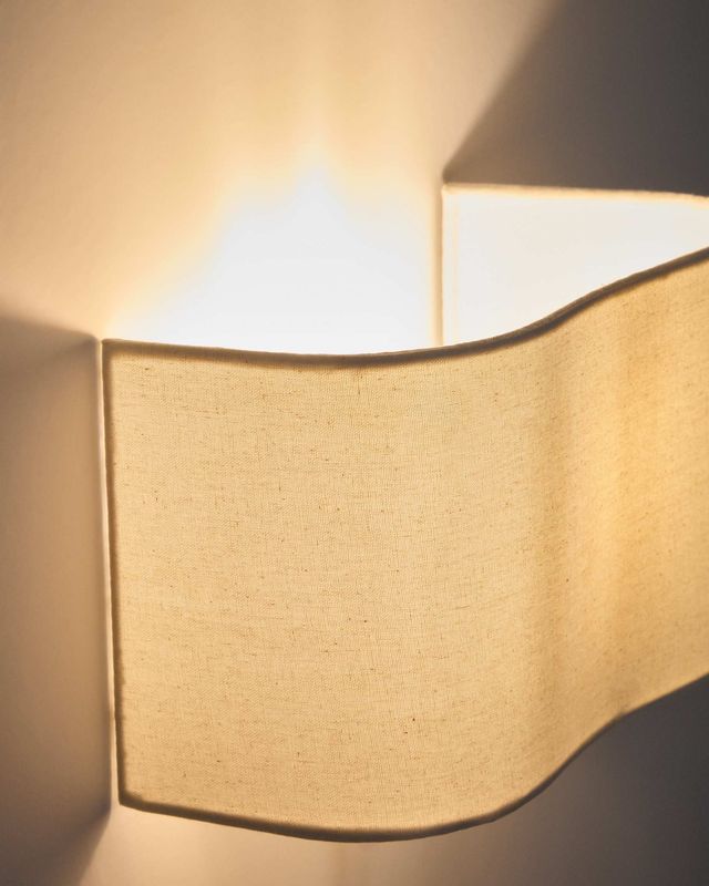 Aplique de pared Lumeni de madera de caucho y lino beige 25 cm