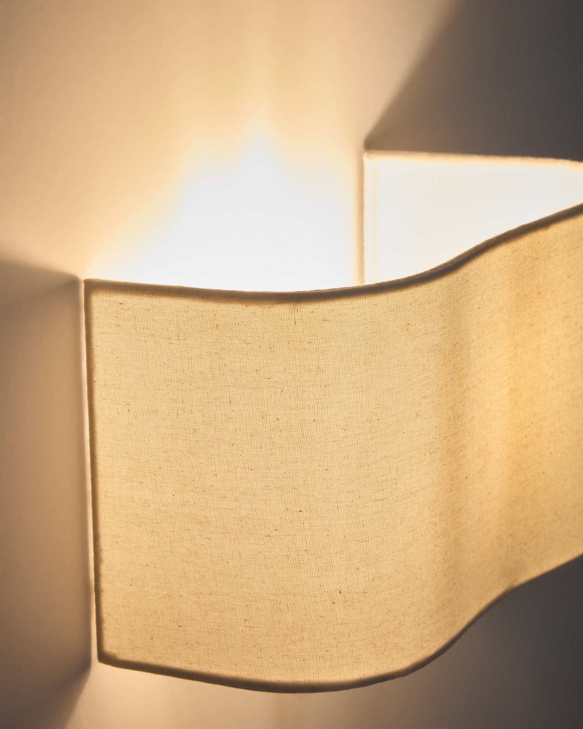 Aplique de pared Lumeni de madera de caucho y lino beige 25 cm