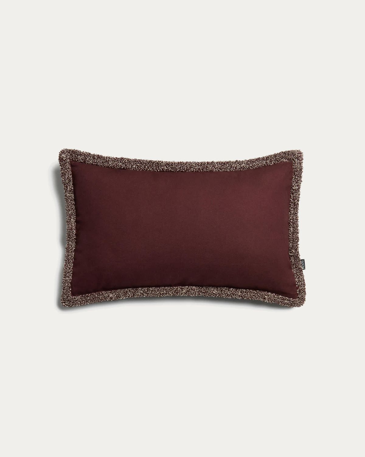 Funda de cojín Olinan con detalle bouclé granate 30 x 50 cm