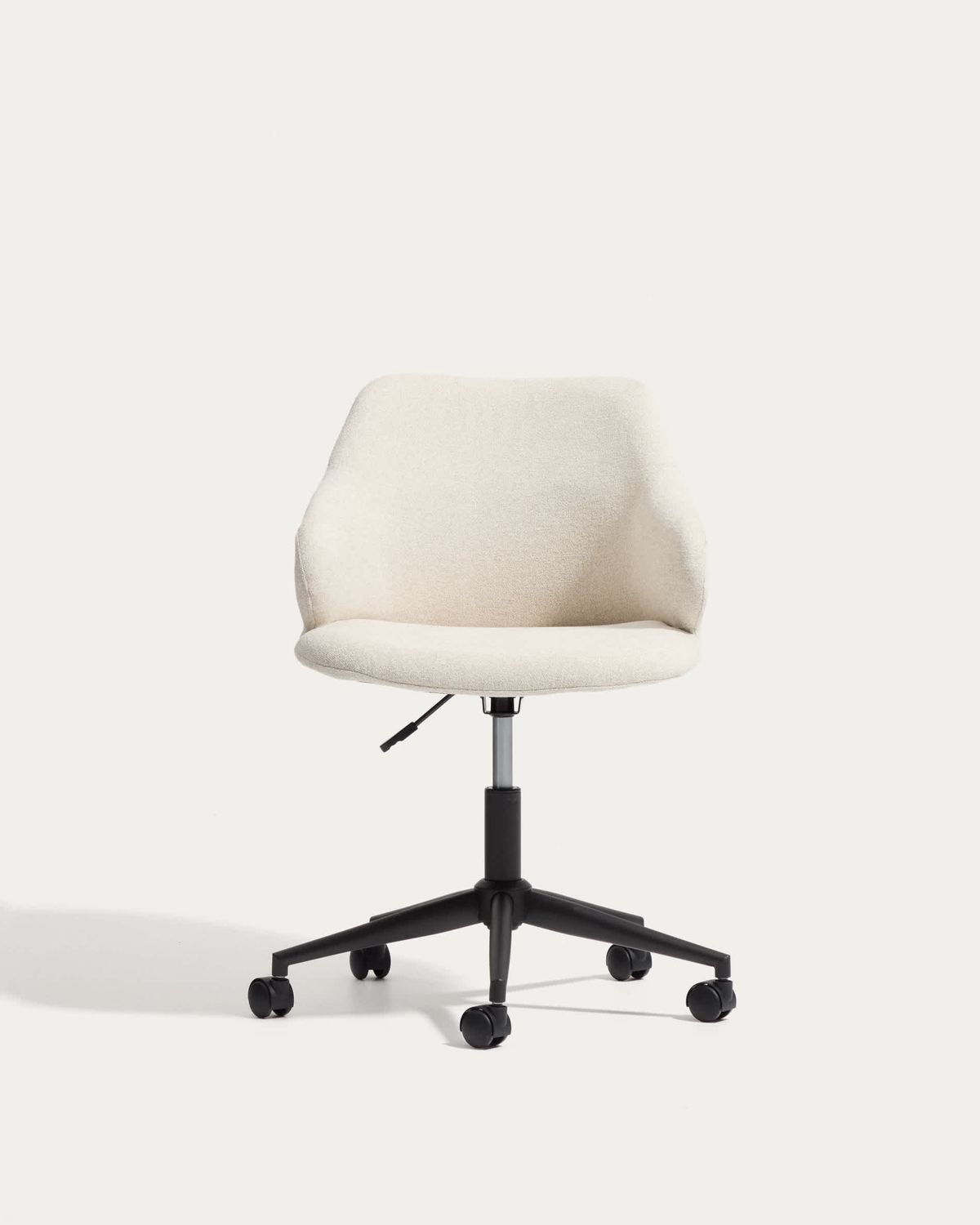 Silla de escritorio Einara chenilla beige  y patas de acero negro