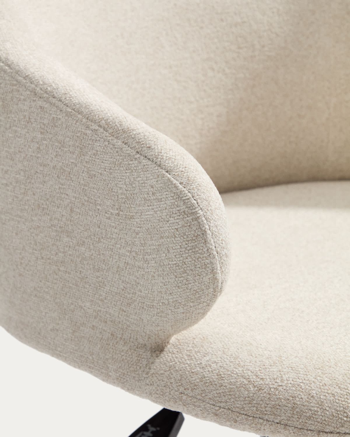 Silla de escritorio Einara chenilla beige  y patas de acero negro