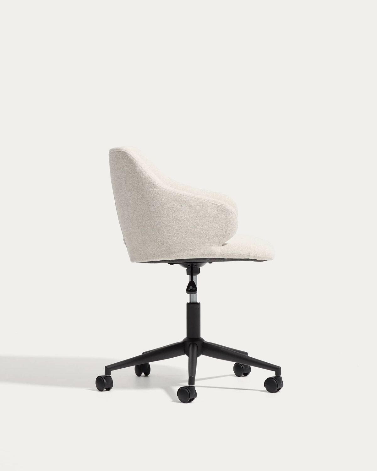 Silla de escritorio Einara chenilla beige  y patas de acero negro