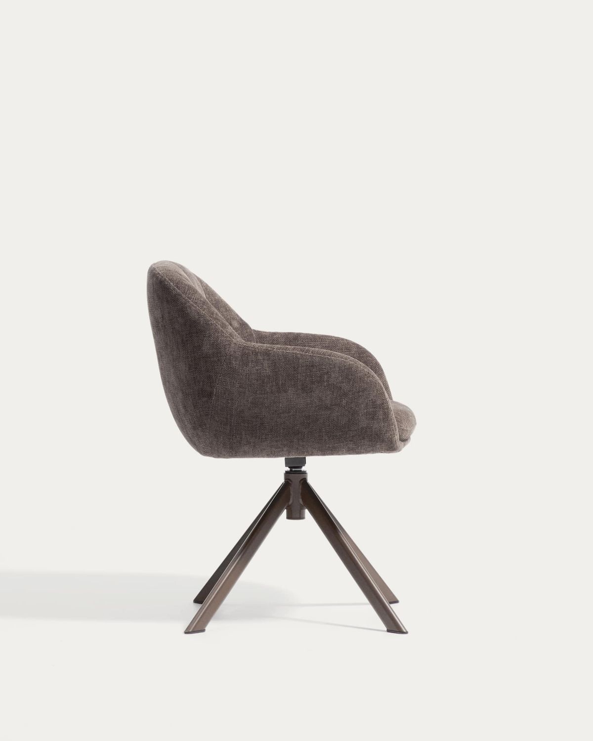 Silla giratoria Dorina de chenilla marrón y patas de acero con acabado marrón