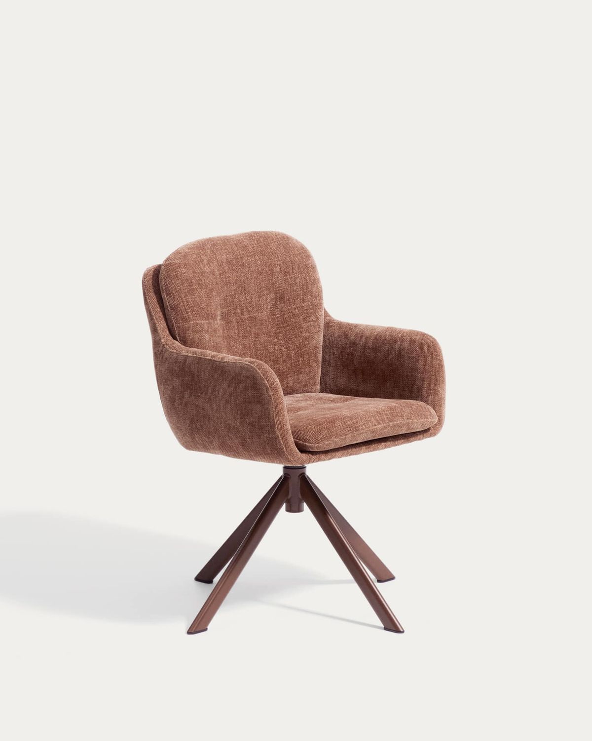 Silla giratoria Lexa de chenilla caramelo y patas de acero con acabado caramelo