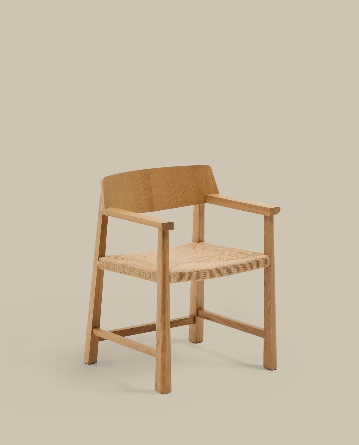 Silla Idun de madera maciza de roble acabado tono natural FSC Mix Credit y asiento de cuerda