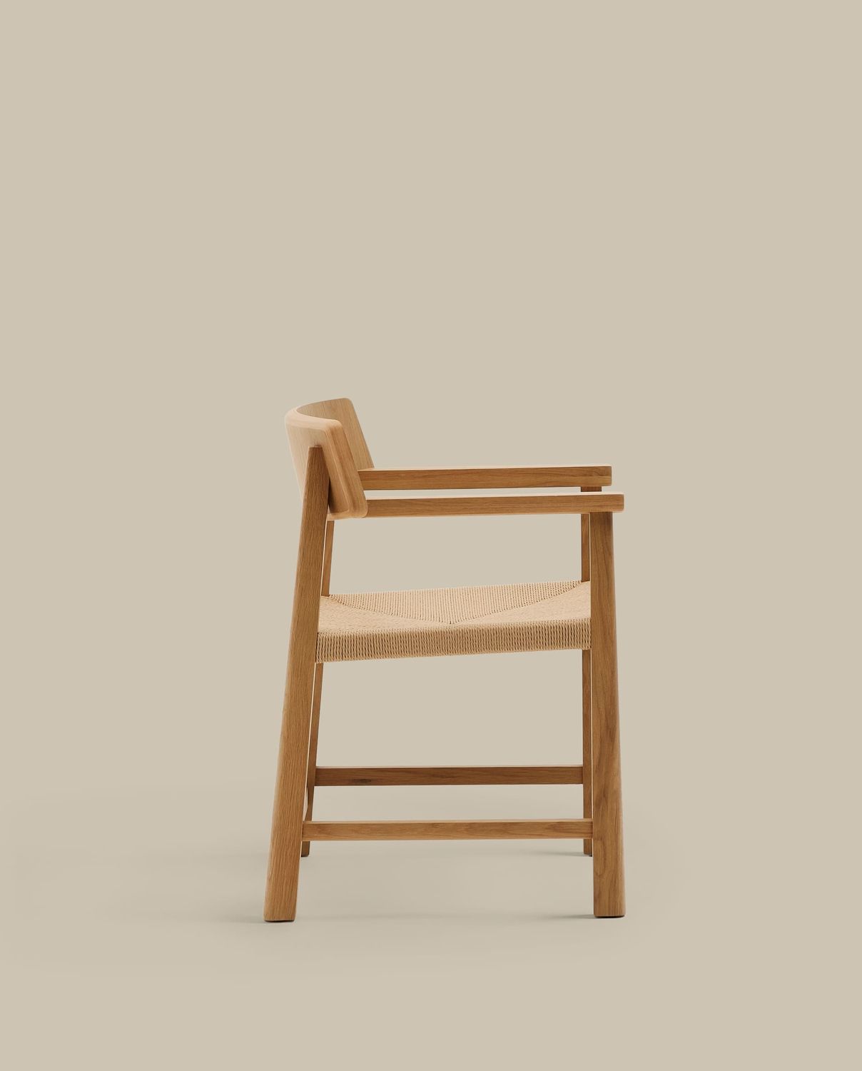 Silla Idun de madera maciza de roble acabado tono natural FSC Mix Credit y asiento de cuerda