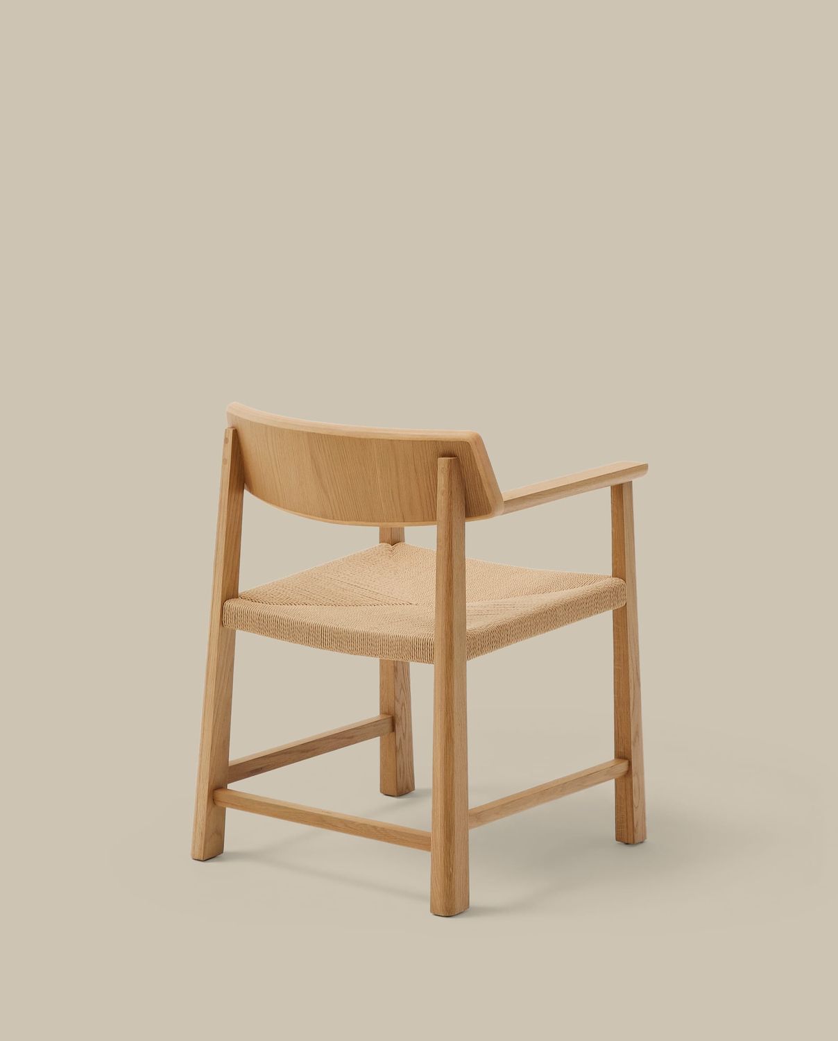 Silla Idun de madera maciza de roble acabado tono natural FSC Mix Credit y asiento de cuerda