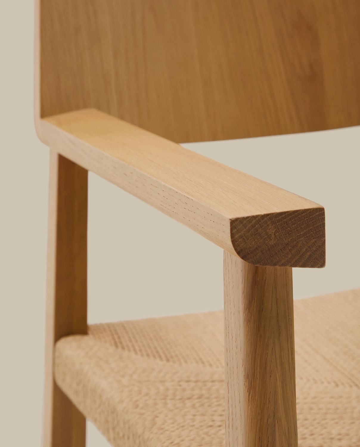 Silla Idun de madera maciza de roble acabado tono natural FSC Mix Credit y asiento de cuerda
