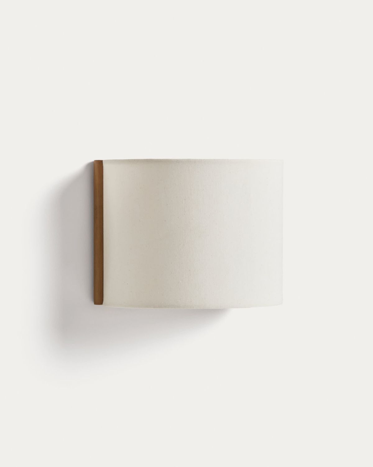 Aplique de pared Umbran de madera de caucho marrón claro y lino beige