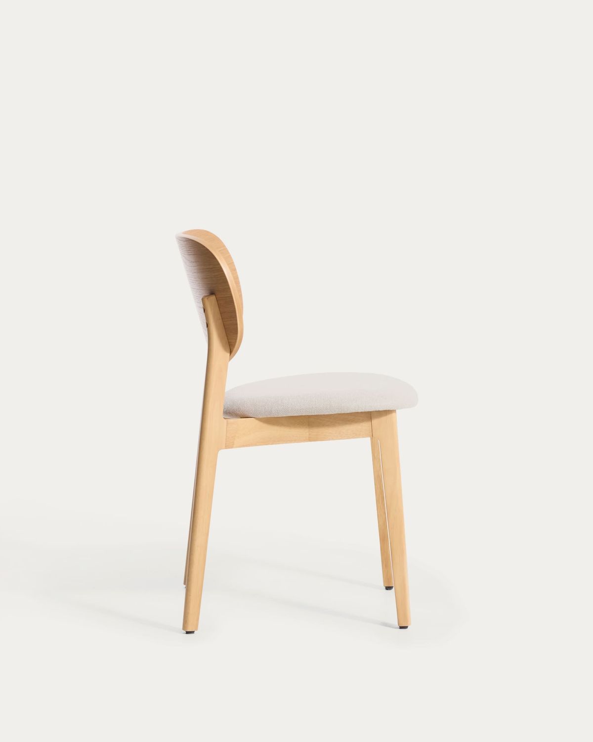 Silla Ludara de chapa de roble y chenilla beige