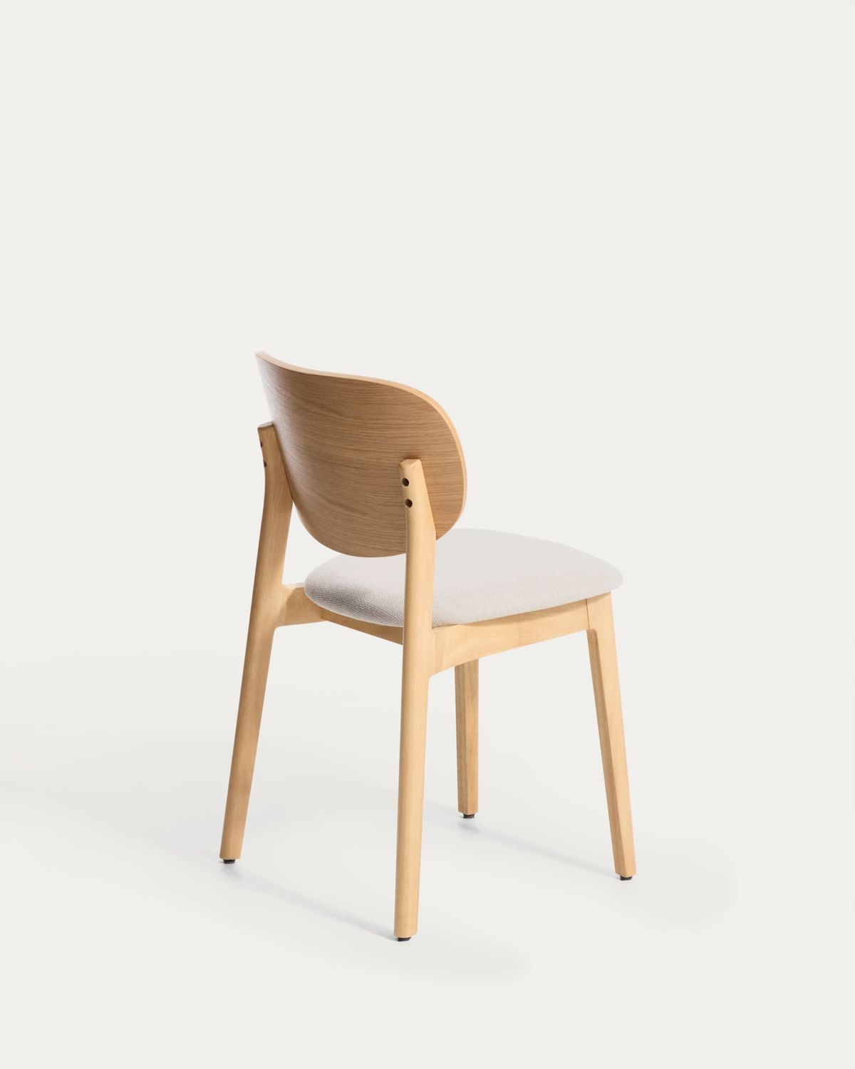 Silla Ludara de chapa de roble y chenilla beige