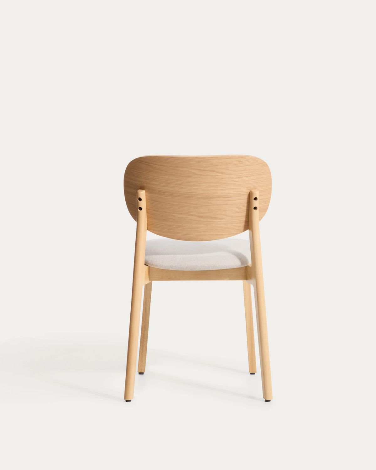Silla Ludara de chapa de roble y chenilla beige