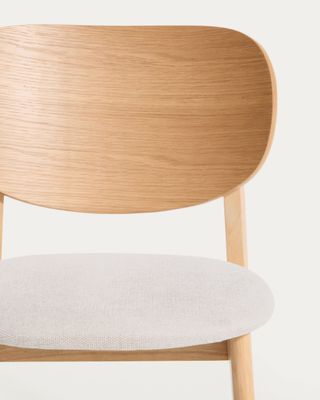 Silla Ludara de chapa de roble y chenilla beige
