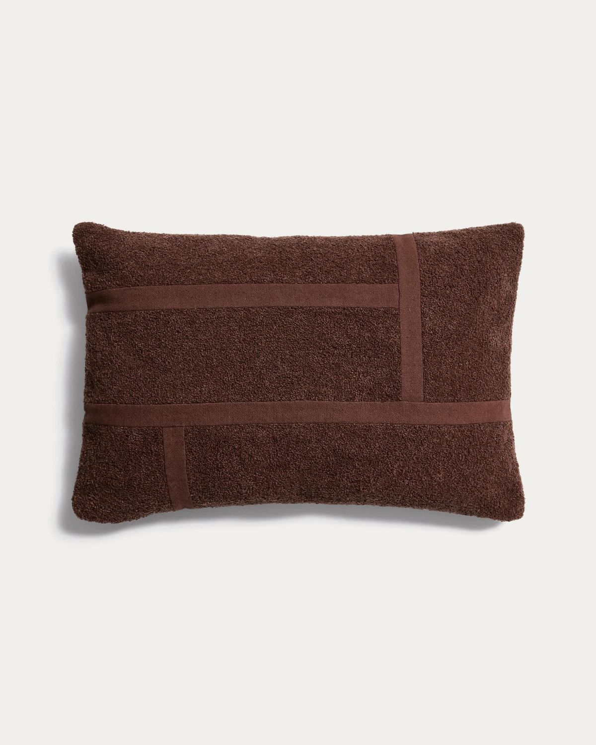 Funda de cojín Lomel de micro bouclé con detalle gráfico marrón 40 x 60 cm