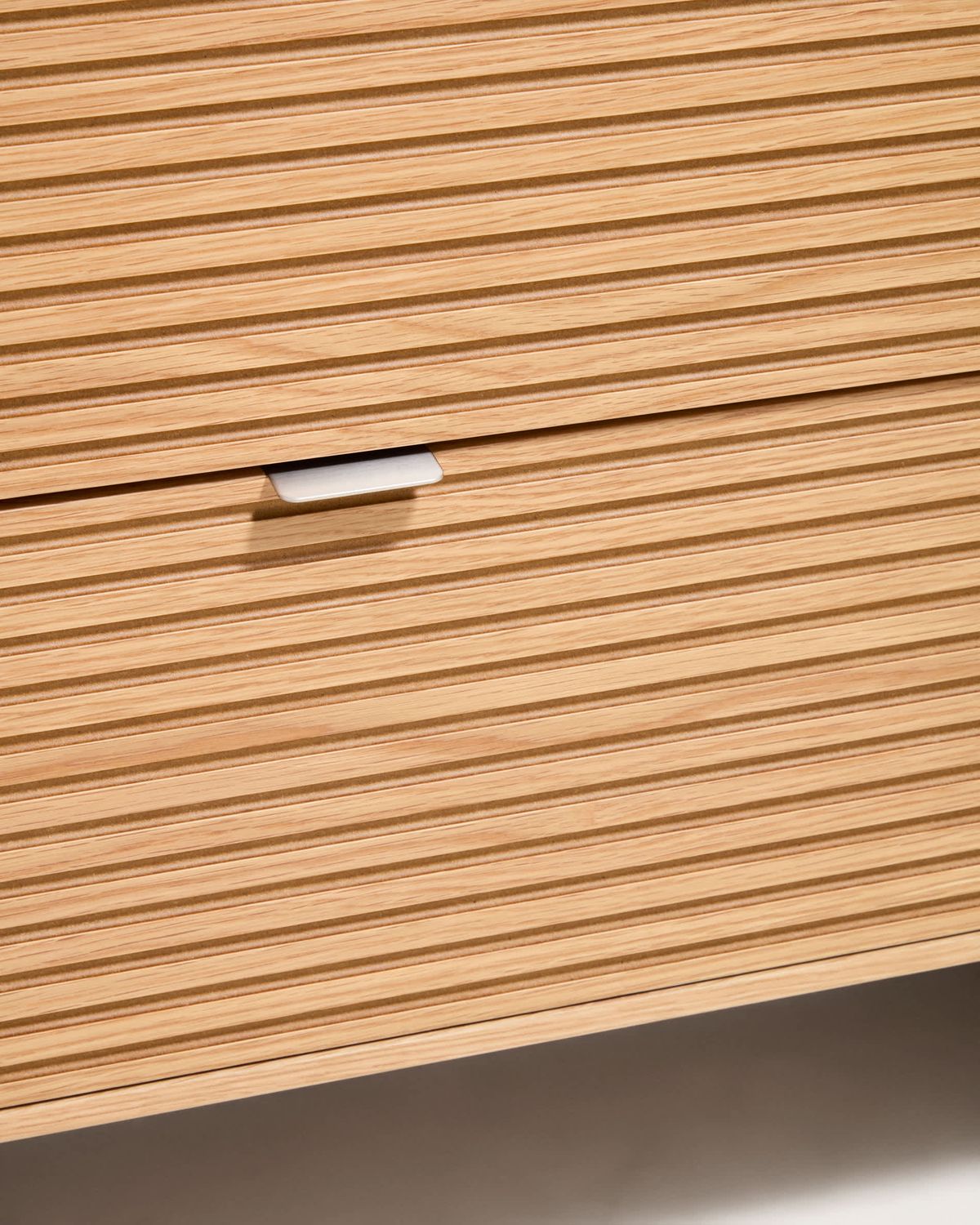 Cómoda Norlen 3 cajones de chapa de roble acabado tono natural FSC Mix Credit 101 x 75 cm