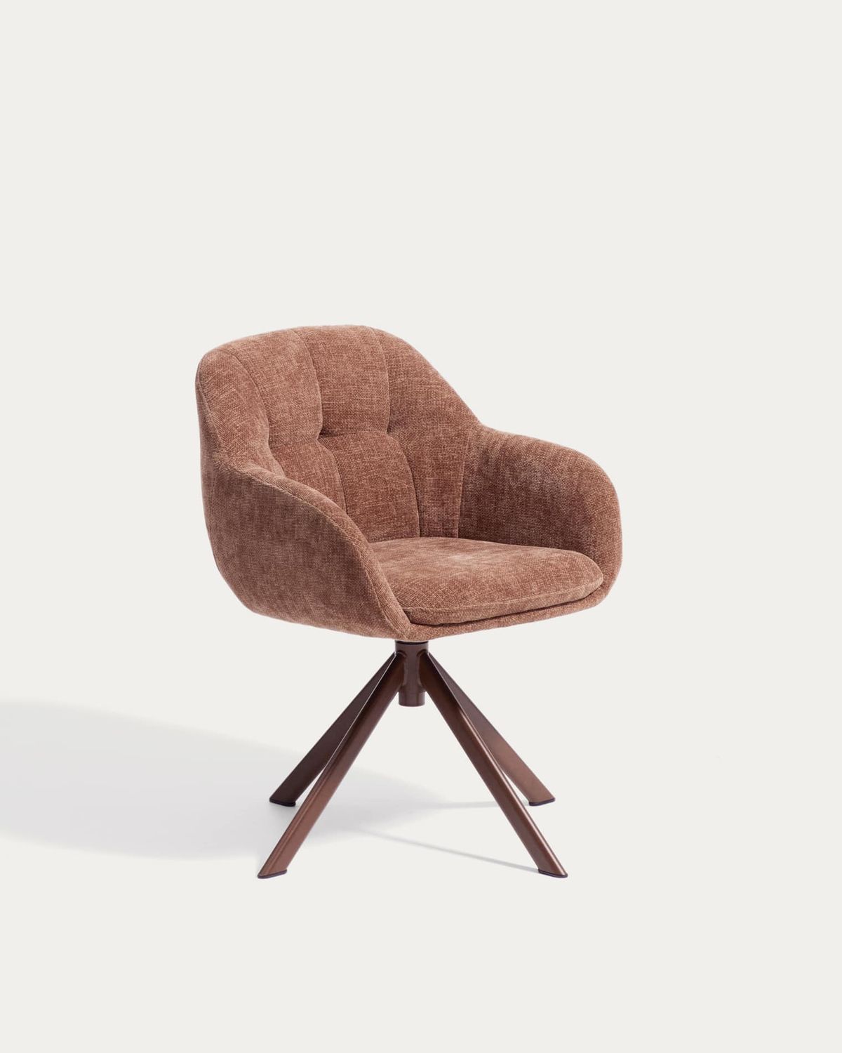 Silla giratoria Dorina de chenilla caramelo y patas de acero con acabado caramelo