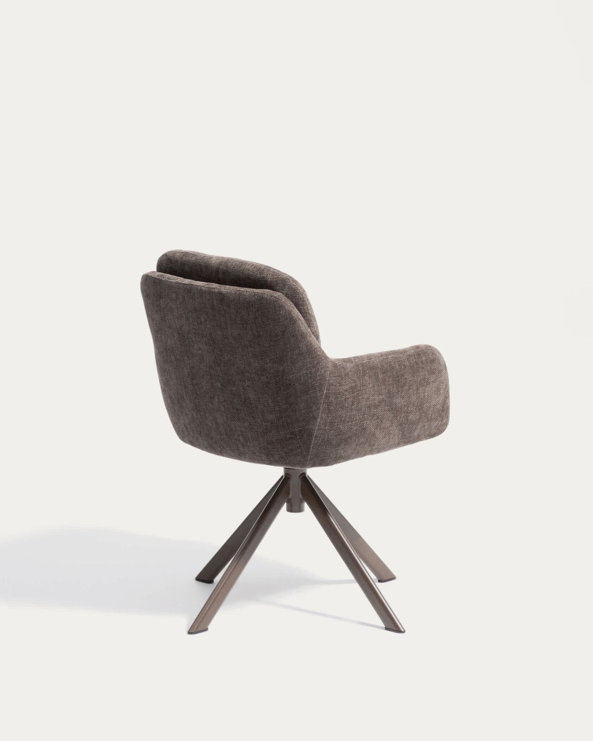 Silla giratoria Lexa de chenilla marrón y patas de acero con acabado marrón
