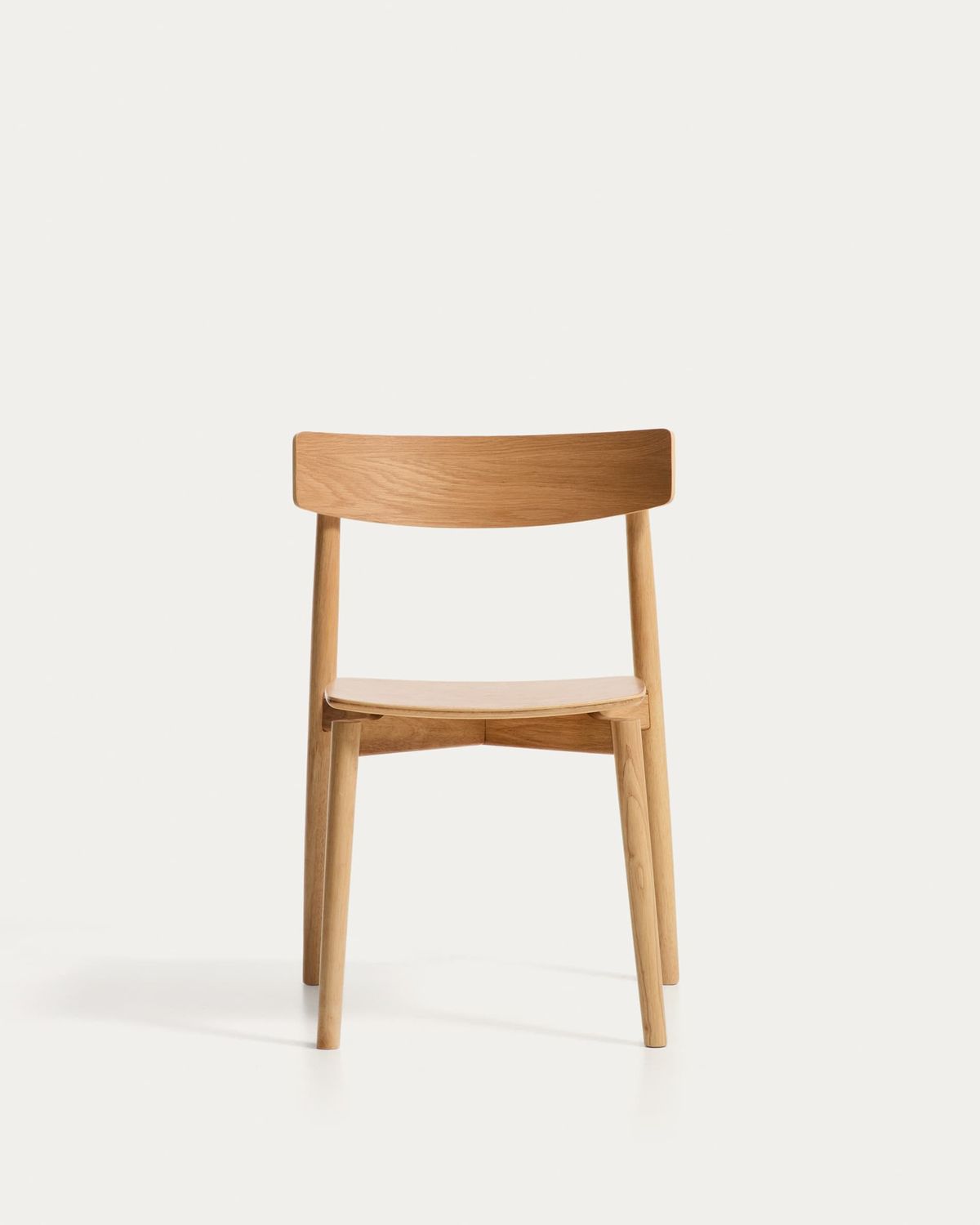 Silla Evera de chapa de roble con acabado en tono natural