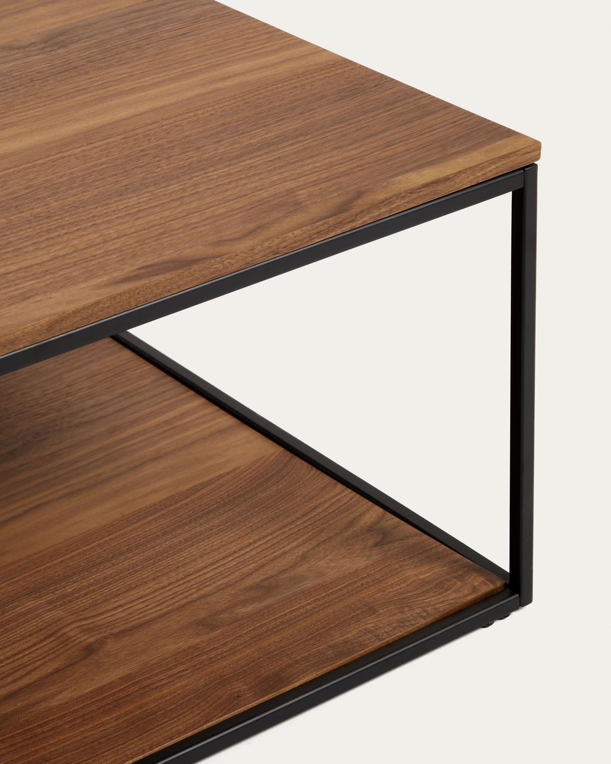 Mesa de centro Yoana de chapa de nogal y estructura de metal pintado negro 80 x 80 cm