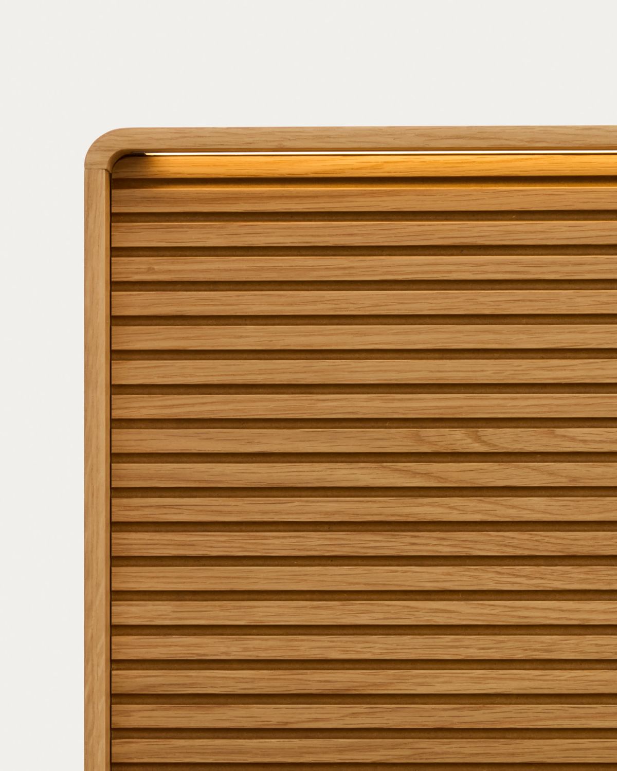 Cama Norlen de chapa de roble con acabado en tono natural y luz LED para colchón de 180 x 200 cm FSC Mix Credit