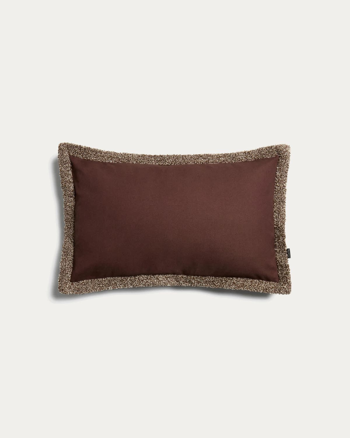 Funda de cojín Olinan con detalle bouclé marrón 30 x 50 cm