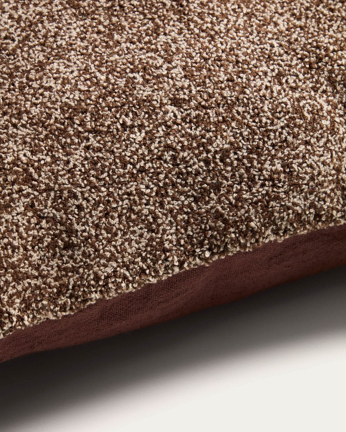 Funda de cojín Olinan de bouclé melange marrón 50 x 50 cm