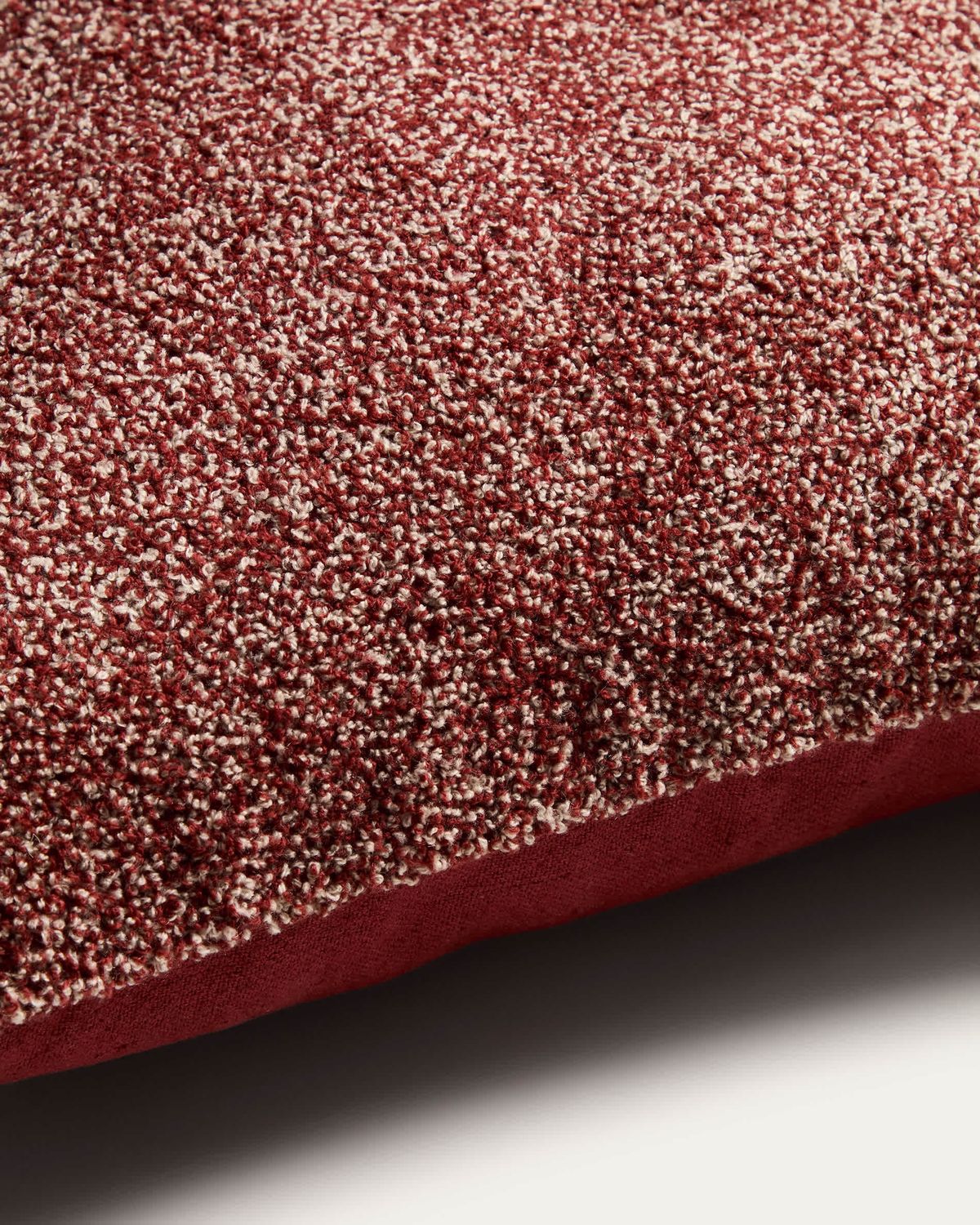 Funda de cojín Olinan de bouclé melange granate 50 x 50 cm