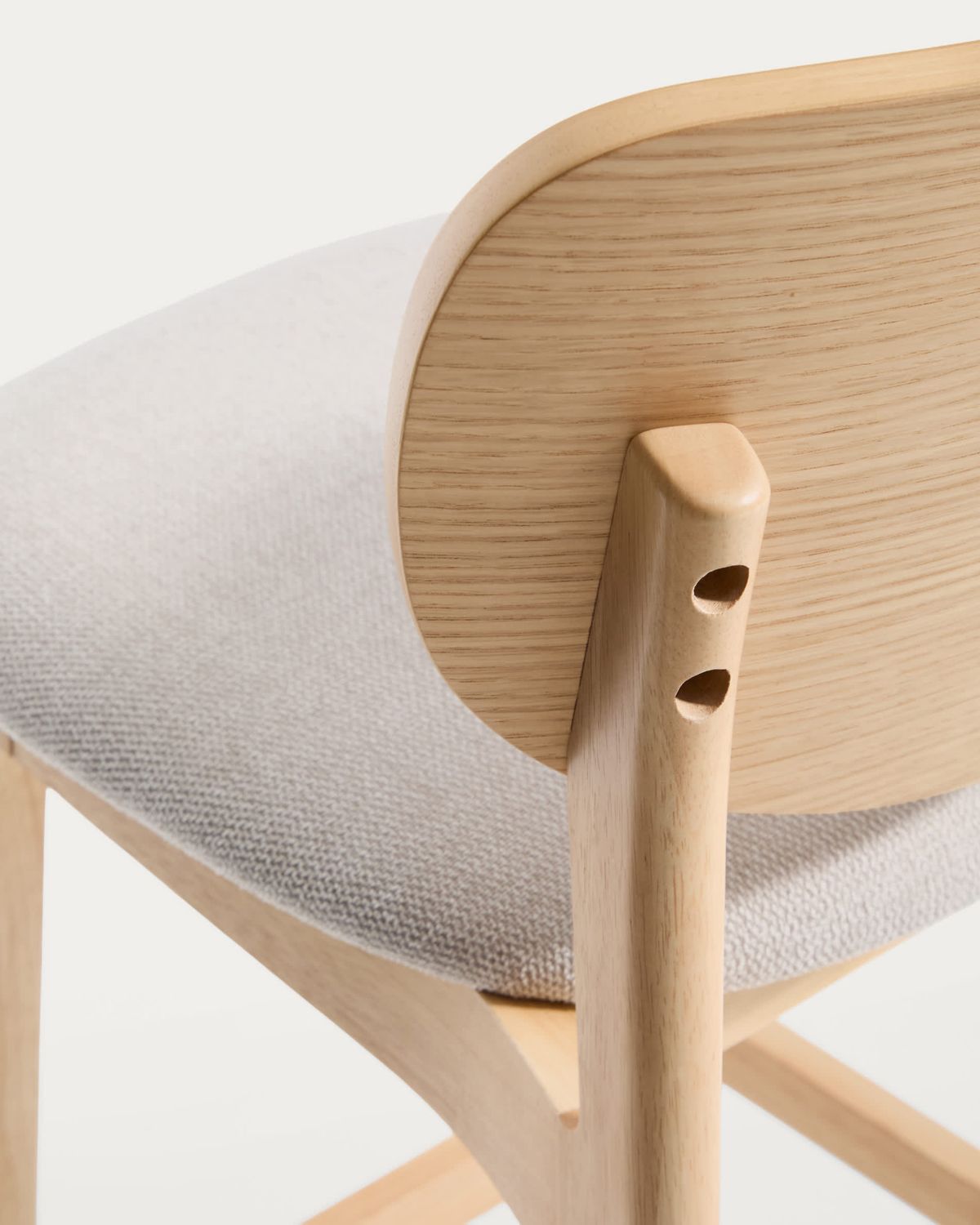 Taburete Ludara de chapa de roble y chenilla beige 65 cm