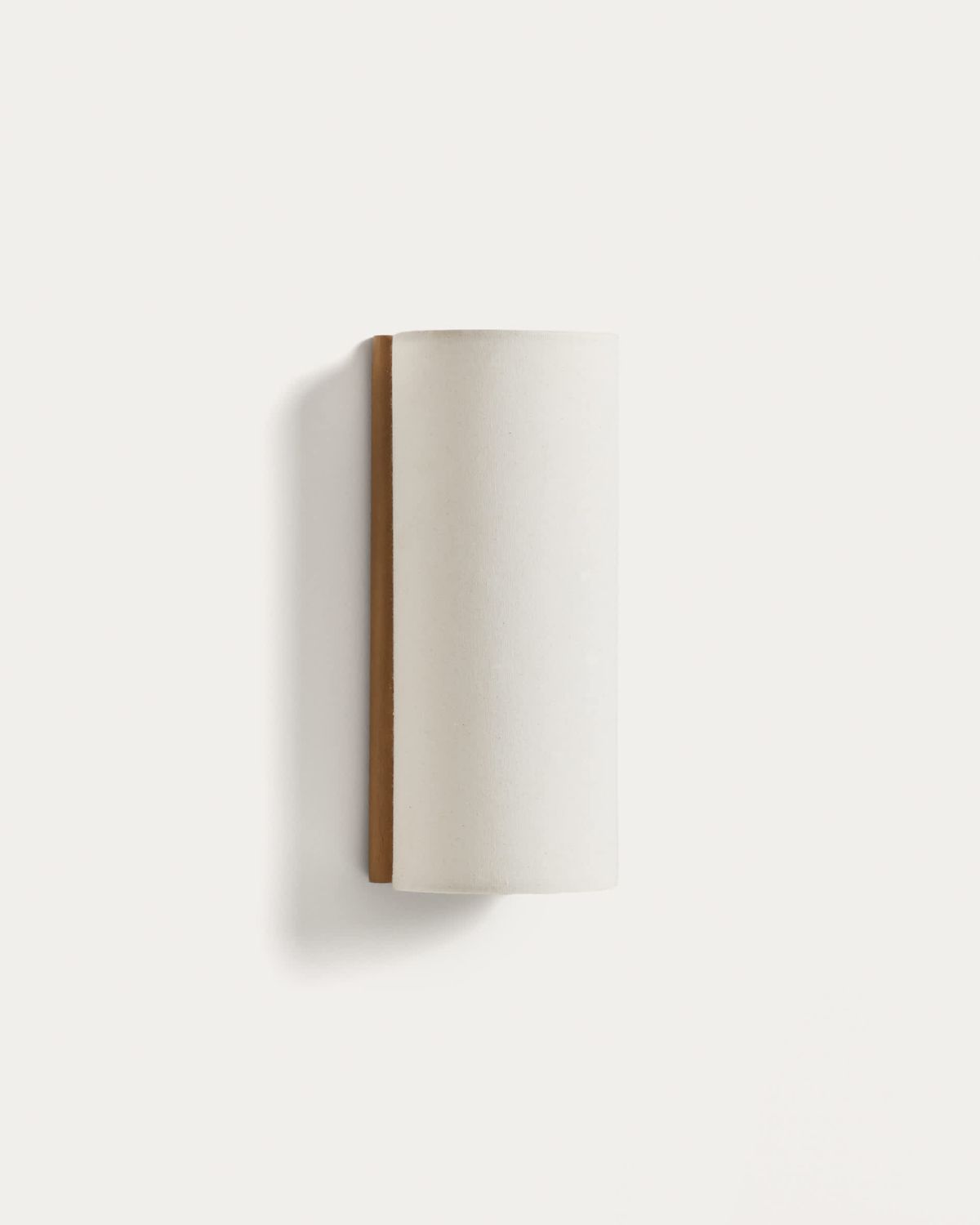 Aplique de pared Umbran de madera de caucho marrón claro y lino beige