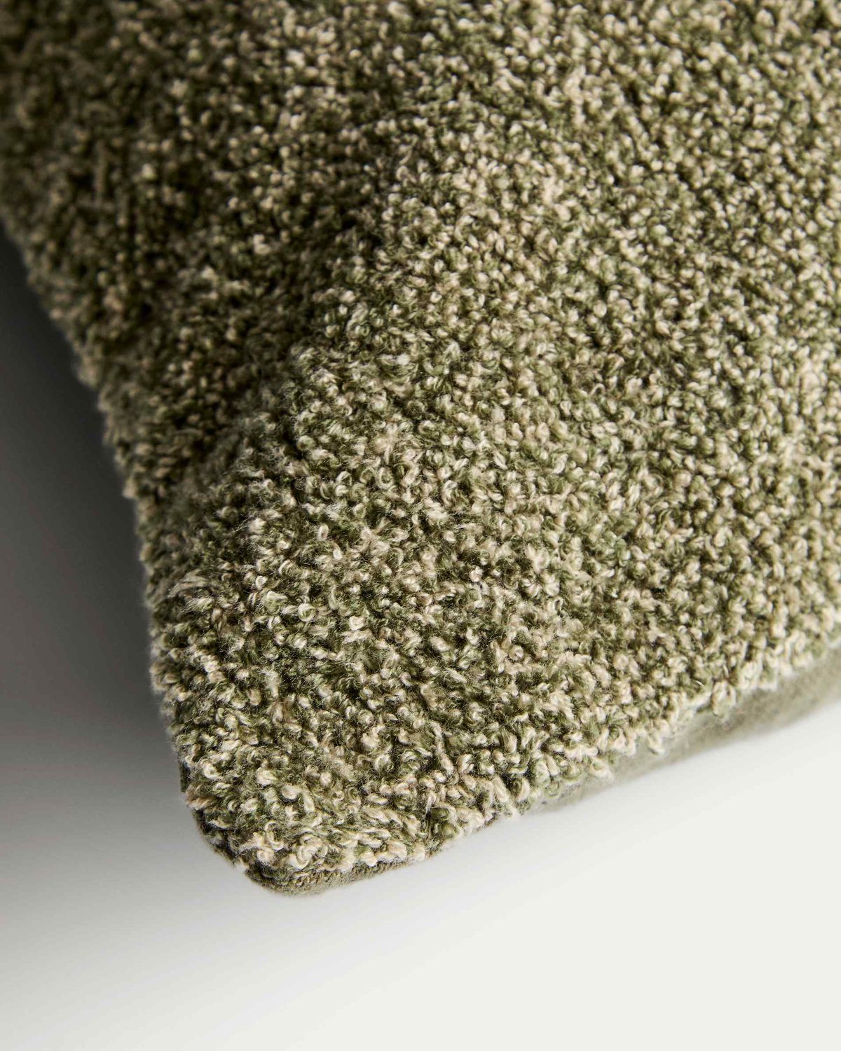 Funda de cojín Olinan de bouclé melange verde 50 x 50 cm