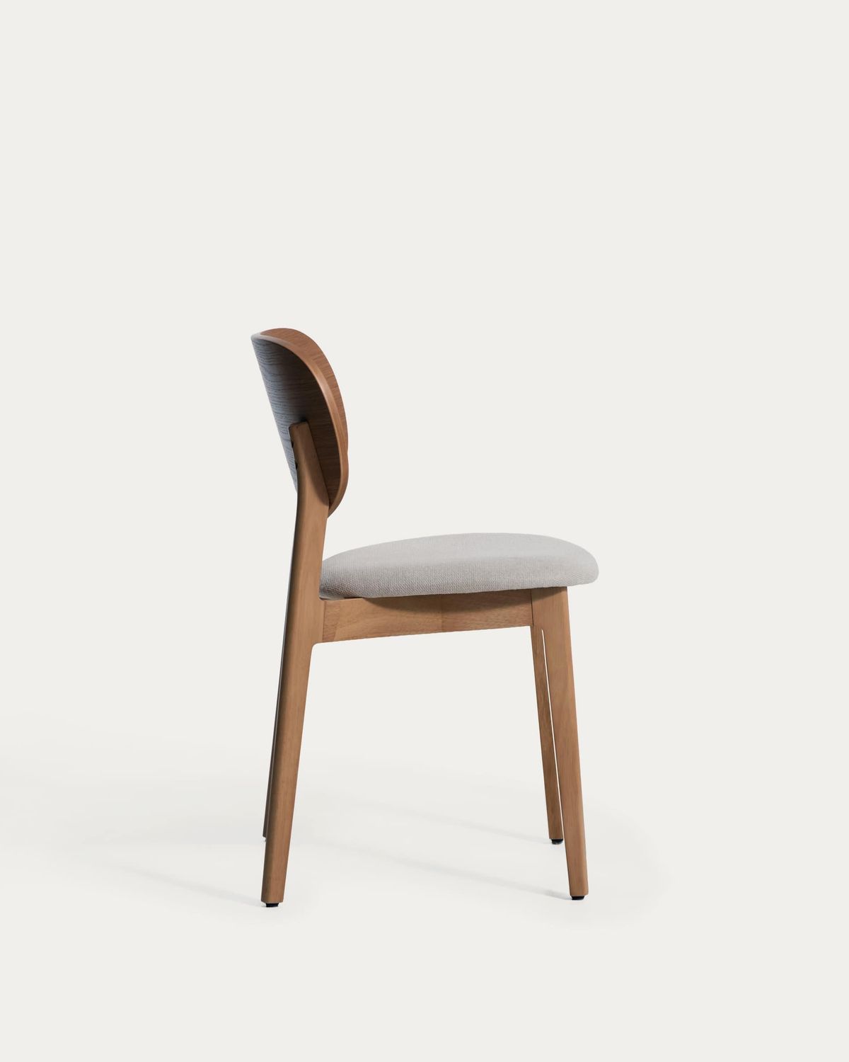 Silla Ludara de chapa de roble acabado nogal y chenilla marrón