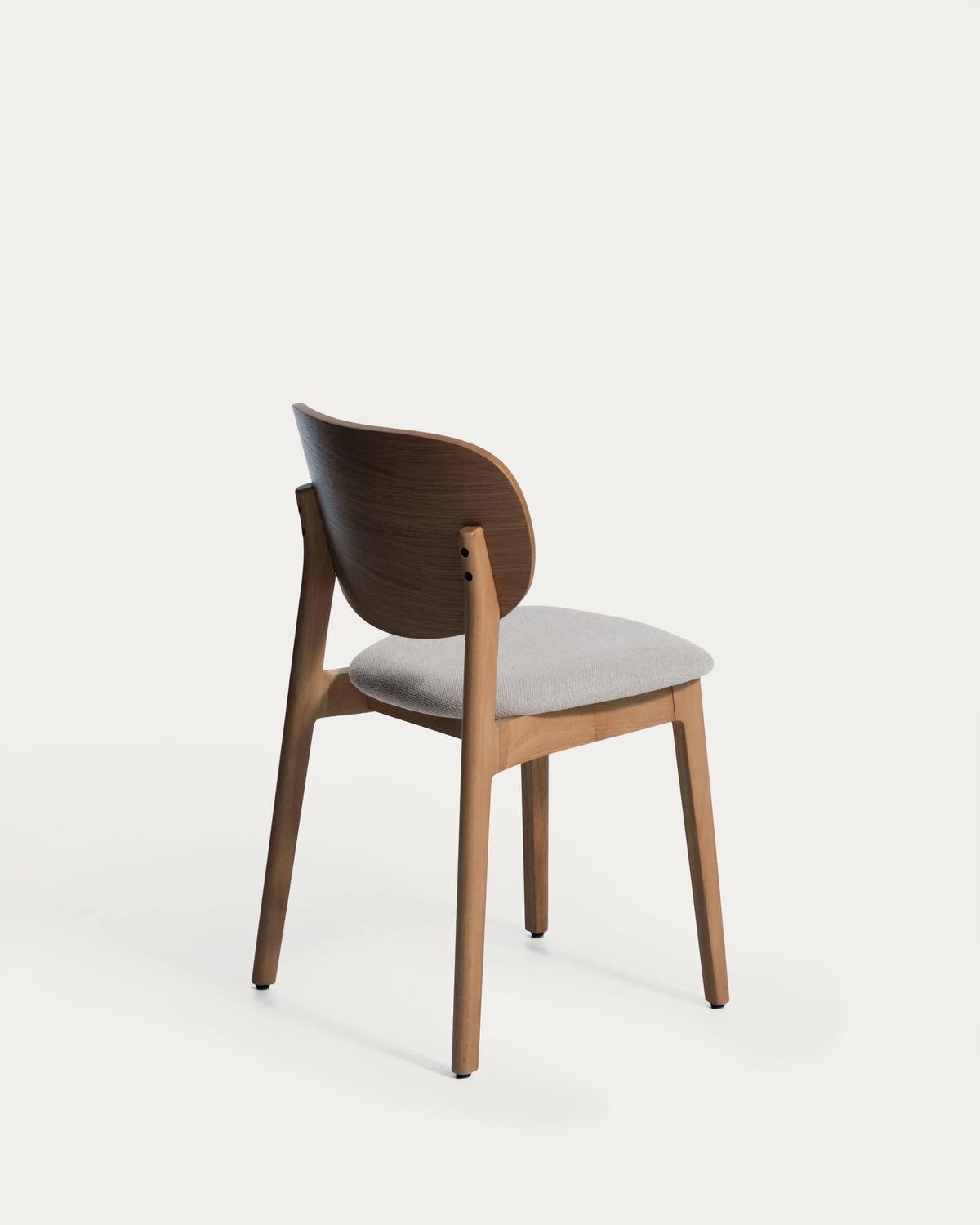Silla Ludara de chapa de roble acabado nogal y chenilla marrón