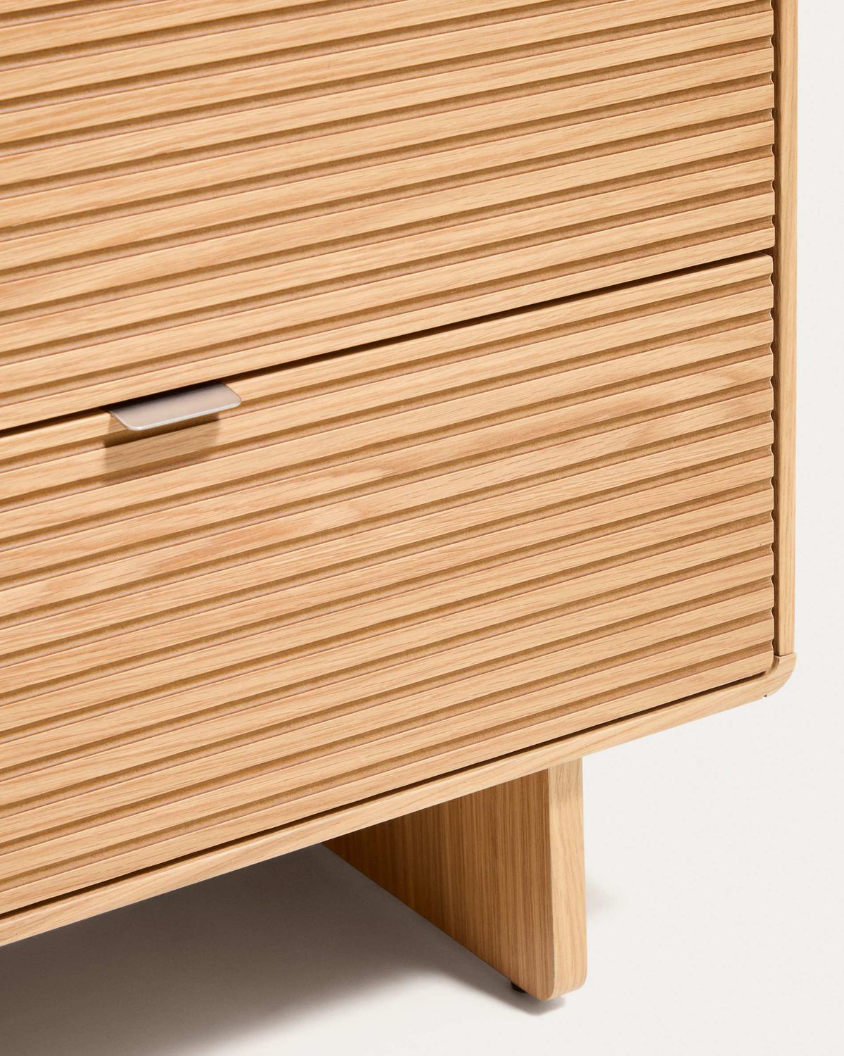 Cómoda Norlen 6 cajones de chapa de roble acabado tono natural FSC Mix Credit 120 x 75 cm