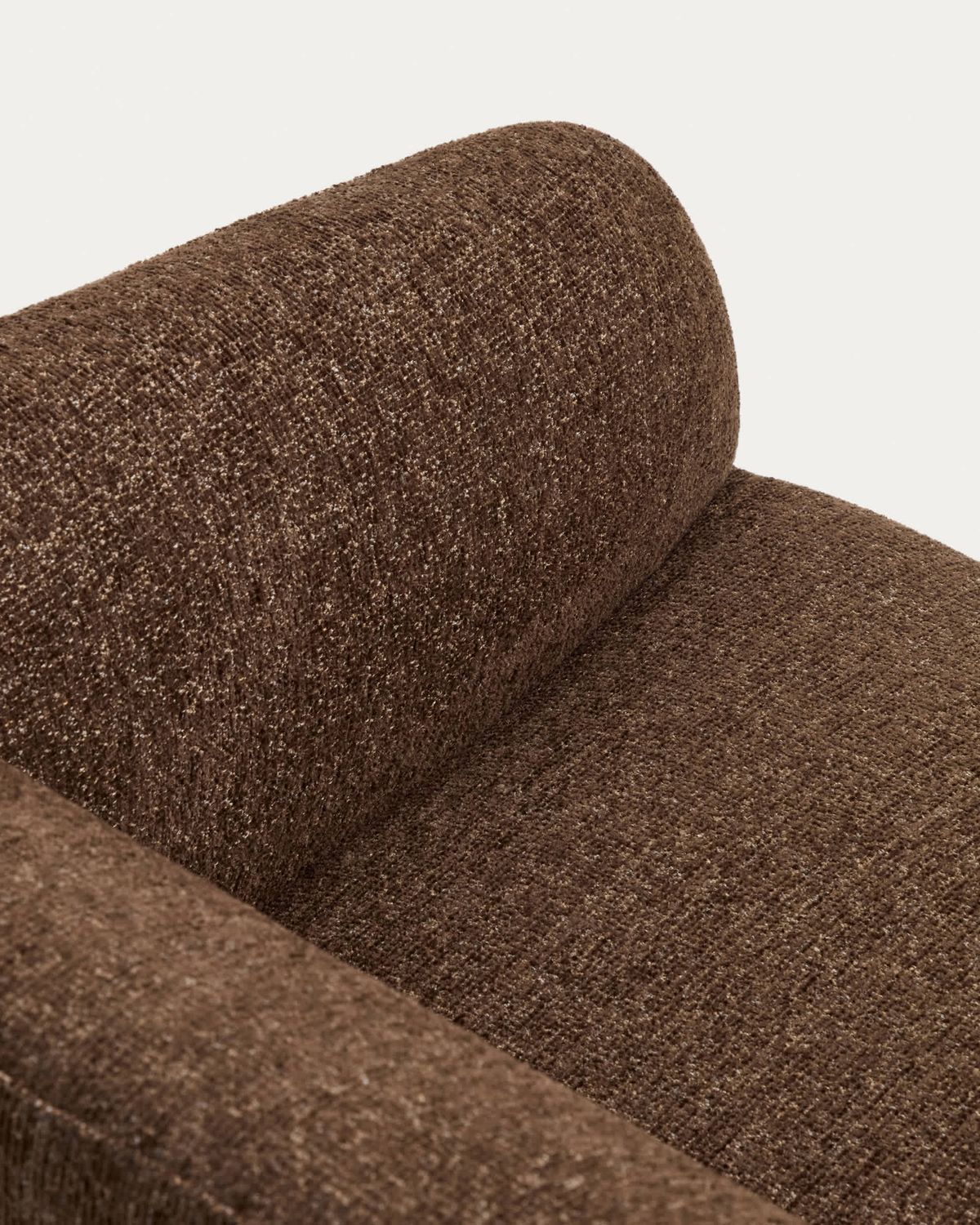 Butaca Milare de chenilla marrón chocolate 83 cm FSC 100%