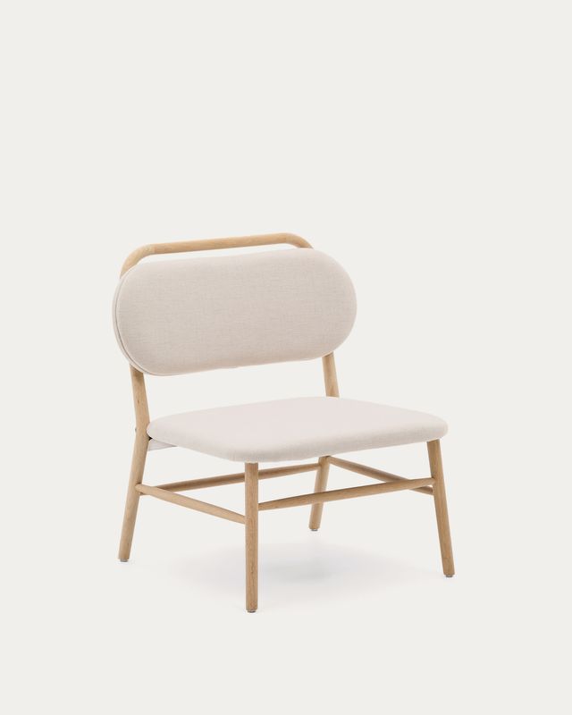 Butaca Helda de chenilla beige y madera maciza de roble FSC Mix Credit