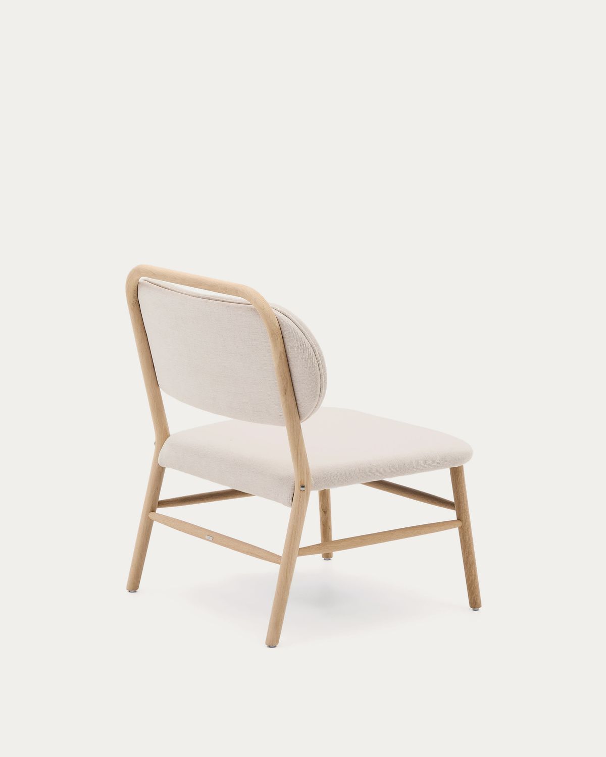 Butaca Helda de chenilla beige y madera maciza de roble FSC Mix Credit