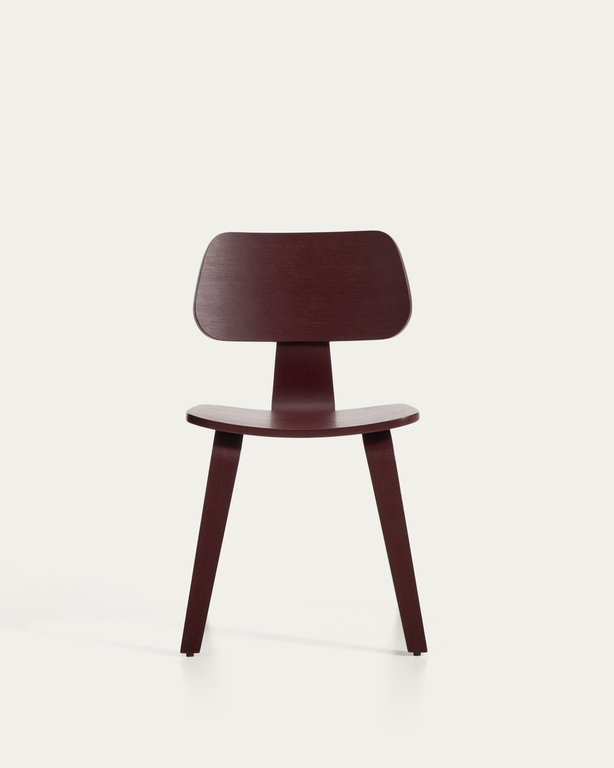 Silla Gena de chapa de roble con acabado granate