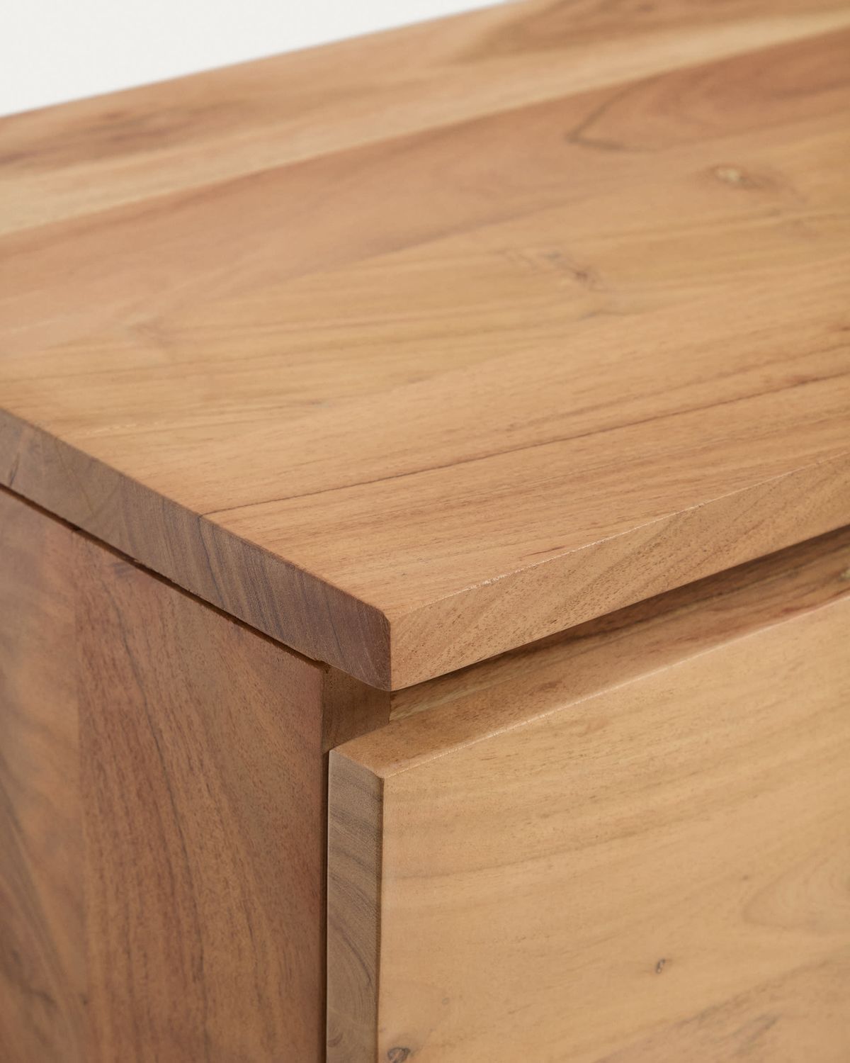 Aparador Uxue 3 puertas de madera maciza de acacia con acabado blanqueado 150 x 88 cm