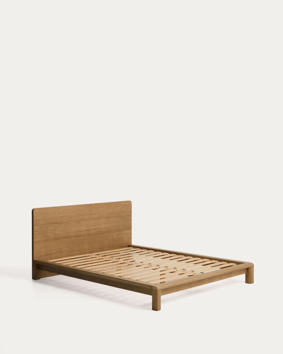 Cama Arelida de chapa y madera maciza de roble acabado marrón claro para colchón de 160 x 200 cm FSC Mix Credit