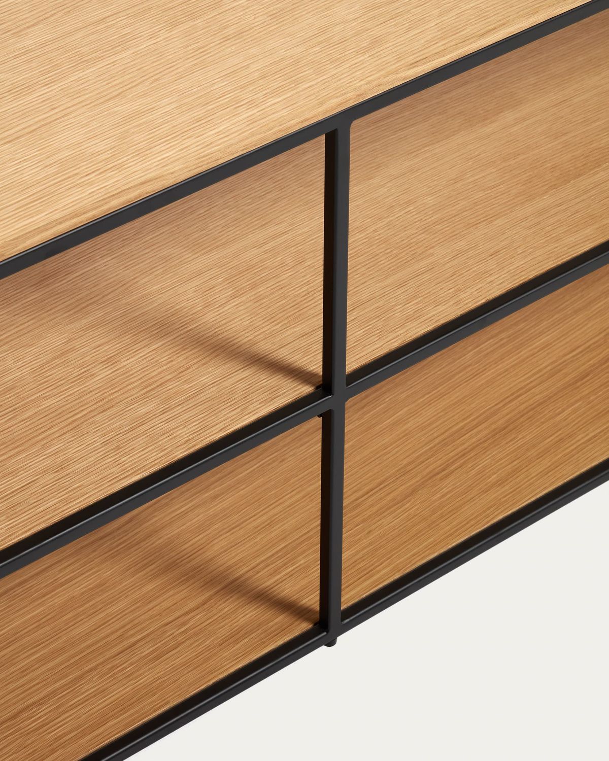 Mueble TV Yoana de chapa de roble y estructura de metal pintado negro 160 x 40 cm