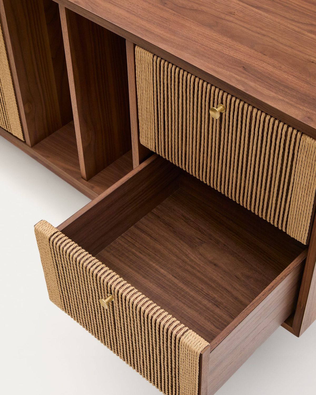 Aparador Elan 2 puertas y 2 cajones chapa y madera maciza nogal y cuerda 180x73cm