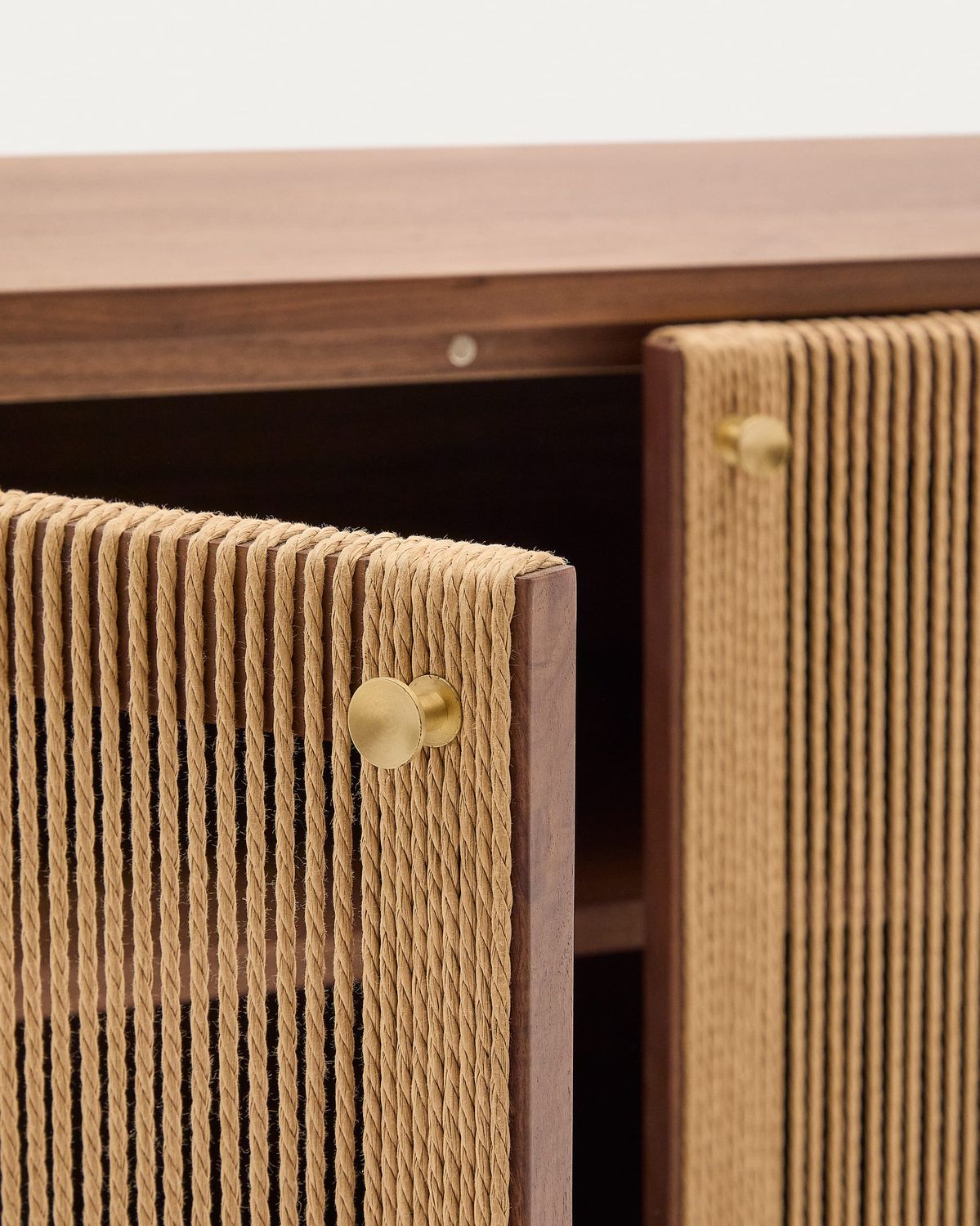 Aparador Elan 2 puertas y 2 cajones chapa y madera maciza nogal y cuerda 180x73cm