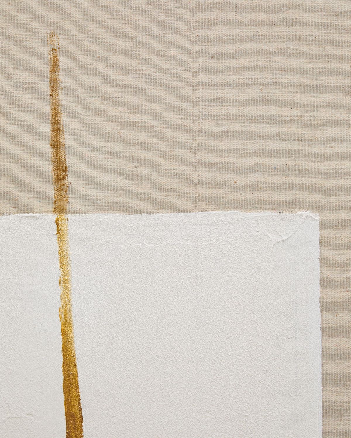 Cuadro abstracto Salin con raya vertical de lino beige  80 x 100 cm